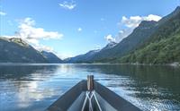 Magisk utsikt frå RIB-båten mot Hardangerfjorden.