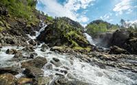 Nærbilde av Låtefoss i Hardanger, Norge.