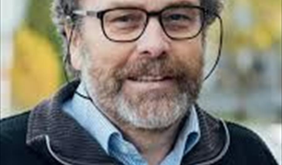 Et bilde av Nils Olav Østrem, professor i historie ved Universitetet i Stavanger. Et bilde av Nils Olav Østrem, professor i historie ved Universitetet i Stavanger.